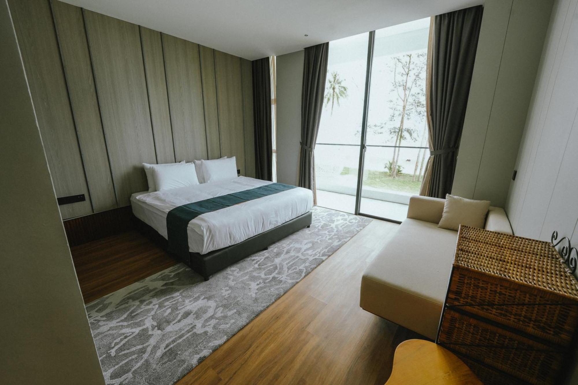 Roxy Beach Resort Sematan Exteriör bild