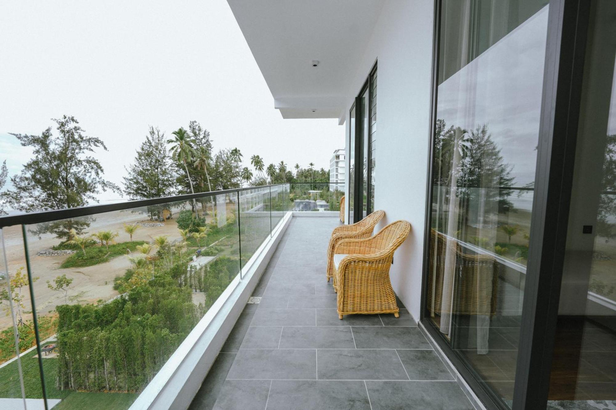 Roxy Beach Resort Sematan Exteriör bild