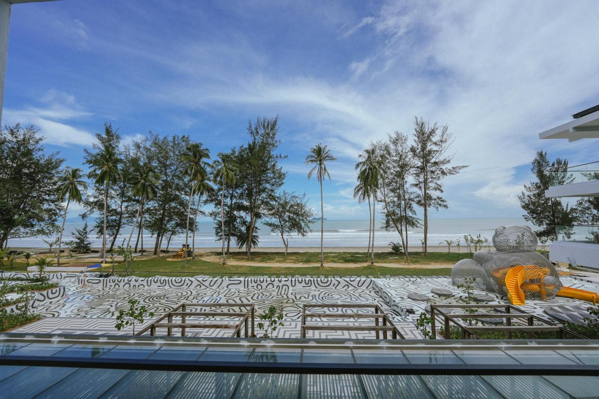 Roxy Beach Resort Sematan Exteriör bild